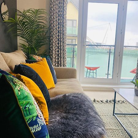 Luxury 2 Bedroom Waterfront Apartment With Balcony Newport  Exterior photo